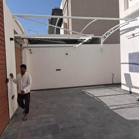 حد يركب مظلات سيارات شمال الرياض